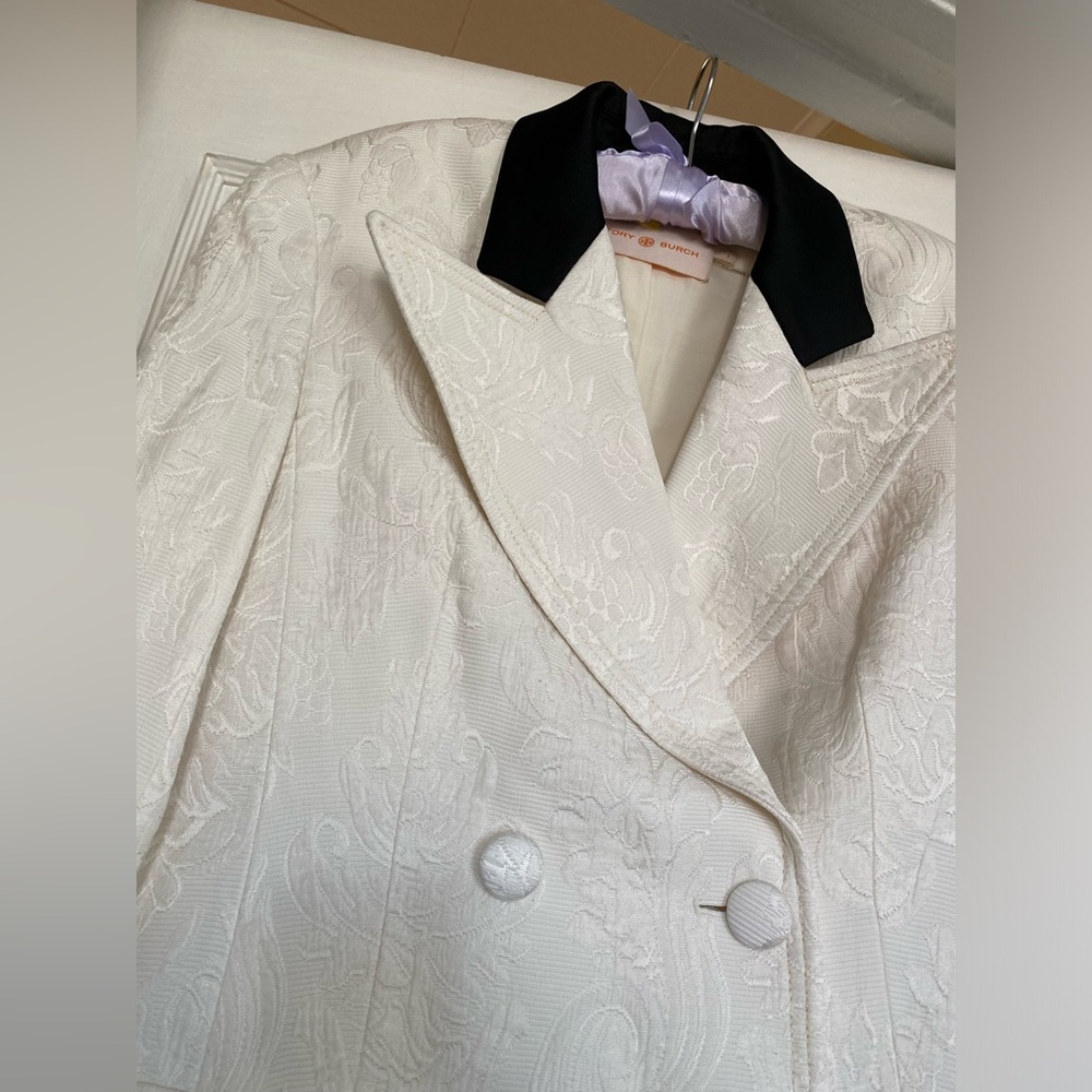 TORY BURCH WHITE PATTERNED TUXEDO STYLE BLAZER BLACK COLLAR chic floral - Picture 7 of 7